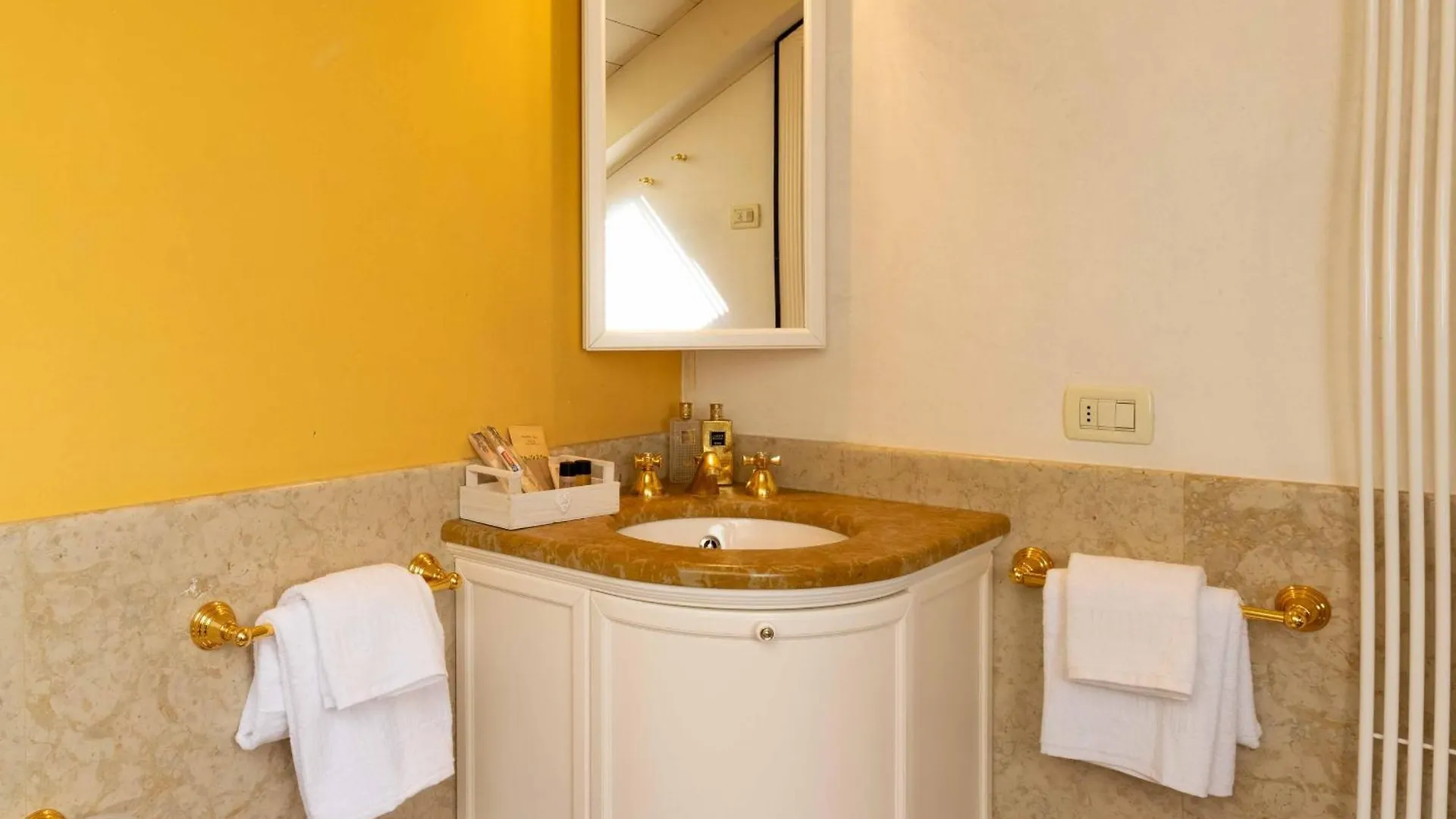 Locami Terraglio Luxury Rooms Бассано-дель-Граппа 0*,
